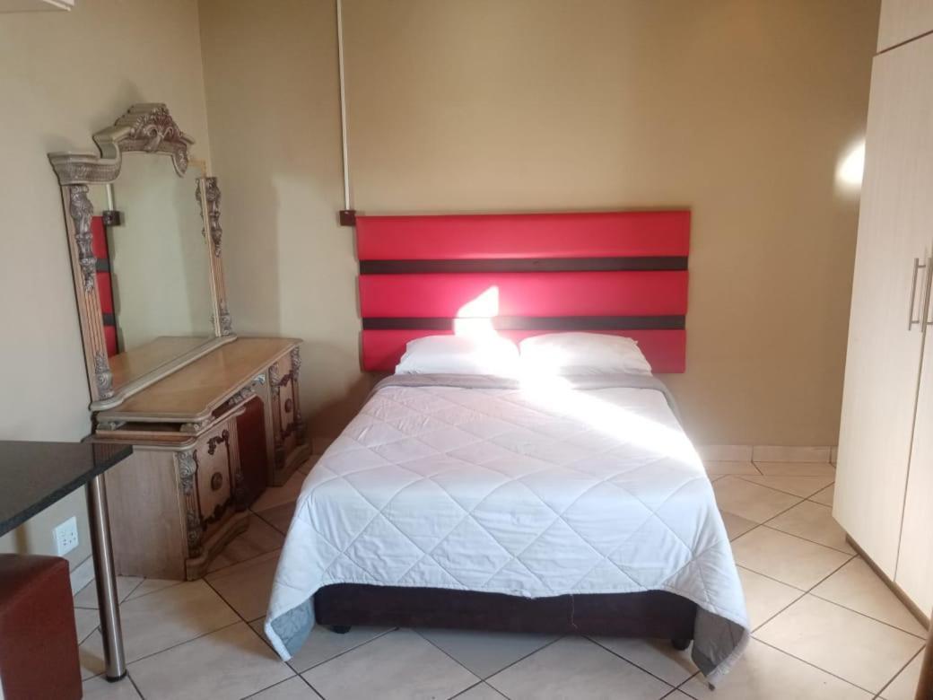 Ebony Guest House Pretoria-Noord Extérieur photo