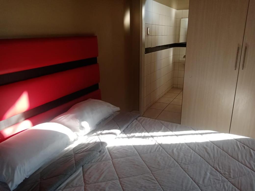 Ebony Guest House Pretoria-Noord Extérieur photo