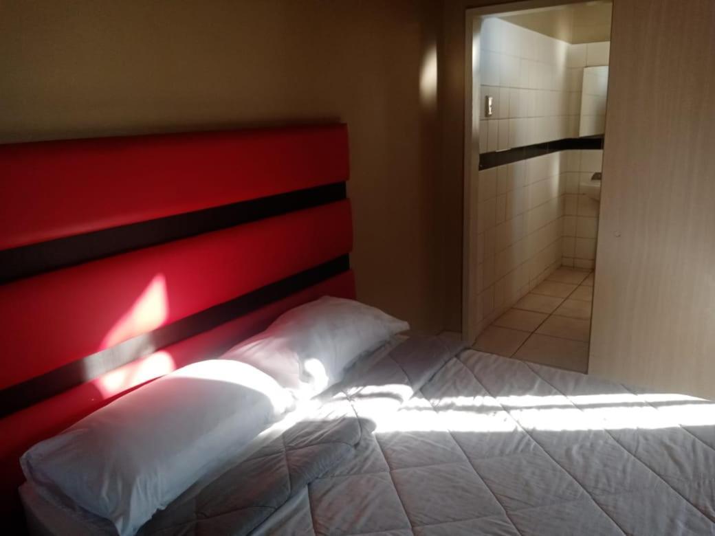 Ebony Guest House Pretoria-Noord Extérieur photo