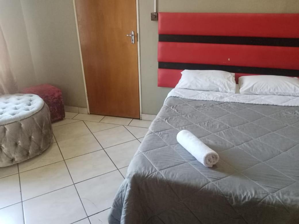 Ebony Guest House Pretoria-Noord Extérieur photo