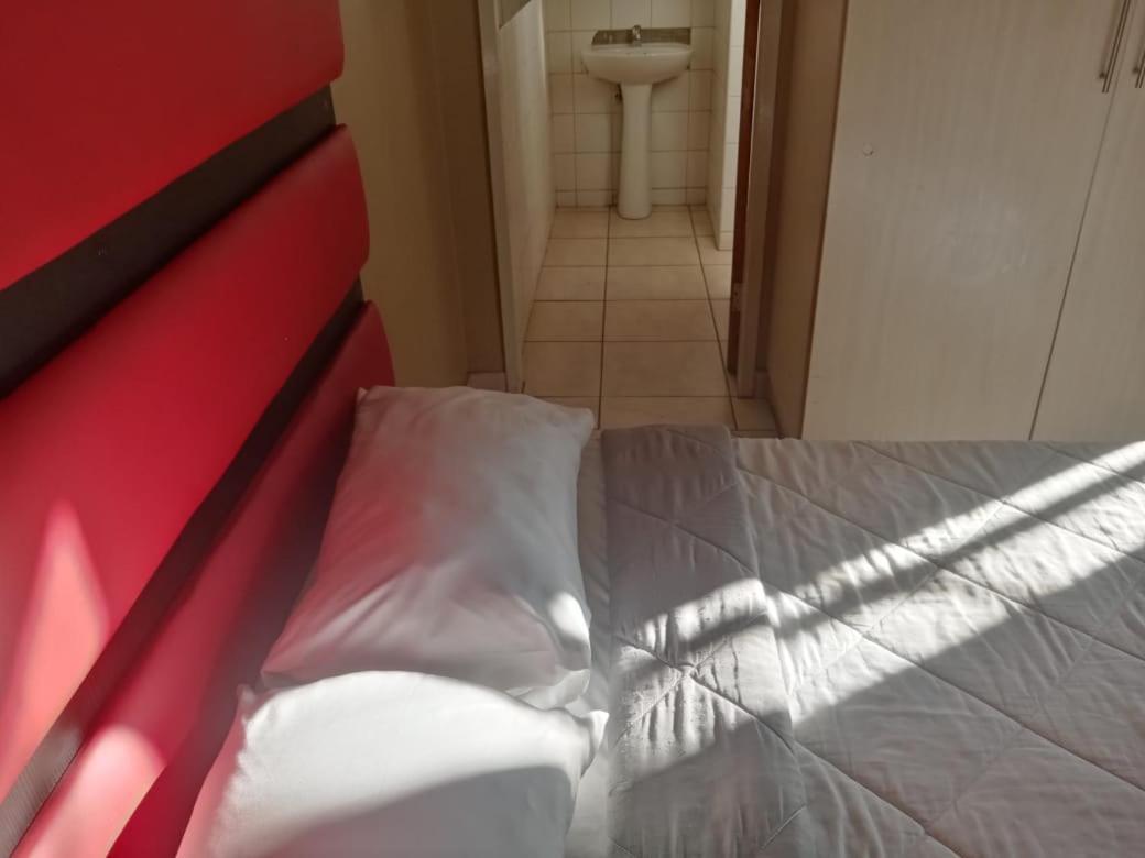 Ebony Guest House Pretoria-Noord Extérieur photo