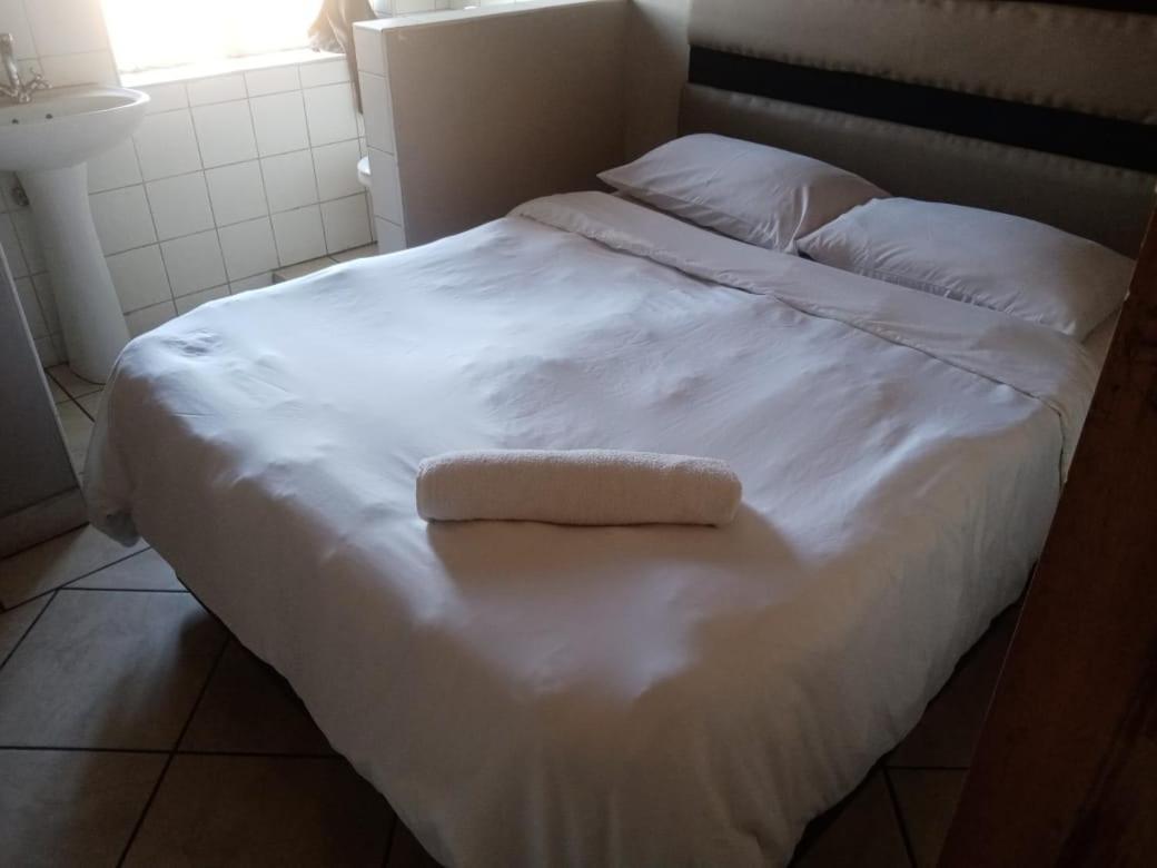 Ebony Guest House Pretoria-Noord Extérieur photo
