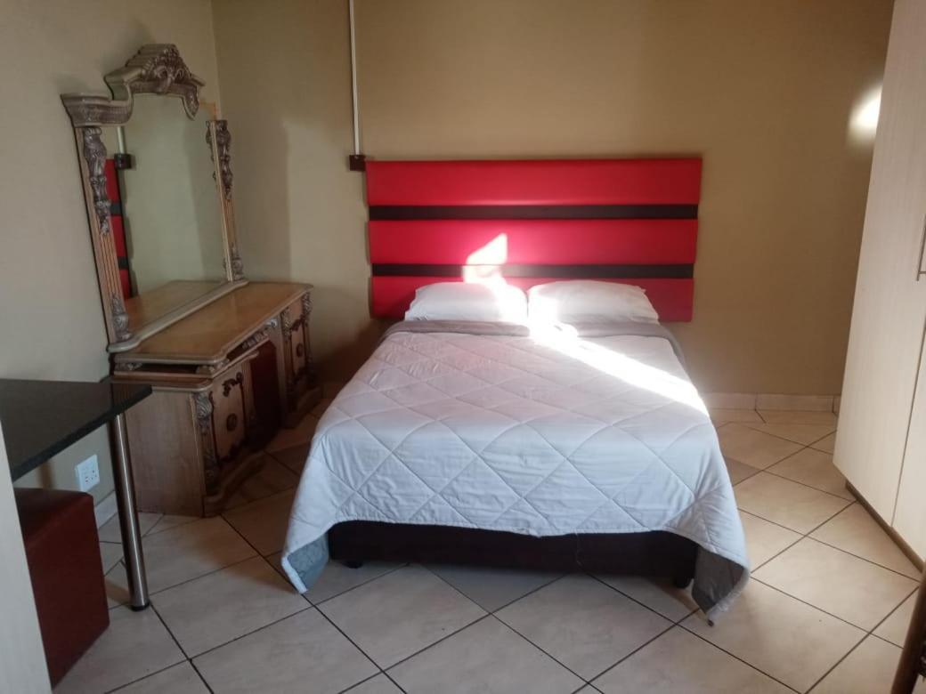 Ebony Guest House Pretoria-Noord Extérieur photo